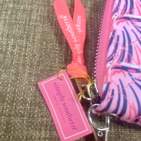 Simply Southern Pink& Coral Shell Wristlet Wallet. 12 Card Slots.Coin/Cash/Check - Picture 3 of 4